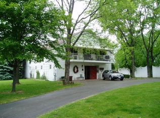 266 Donlea Rd, Barrington, IL 60010