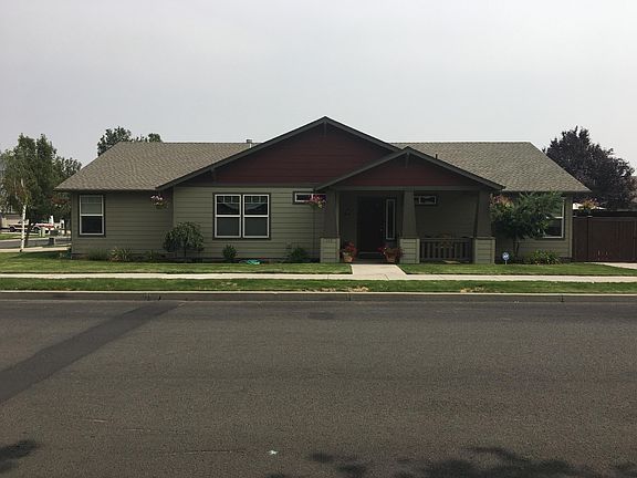 5th image of 716 NE Fieldstone Ct