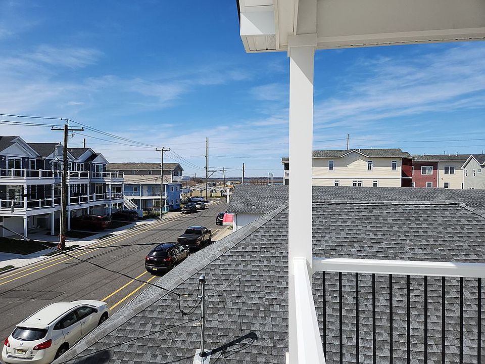 2nd image of 425 W Garfield Ave #B