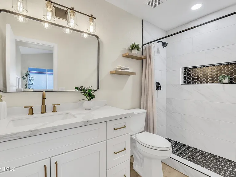 8830 W Saint John Rd — Photo 14