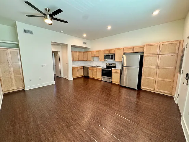Little Emma Apartments — Photo 10