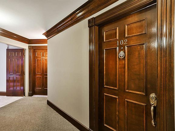 4th image of 4540 Laclede Ave APT 102