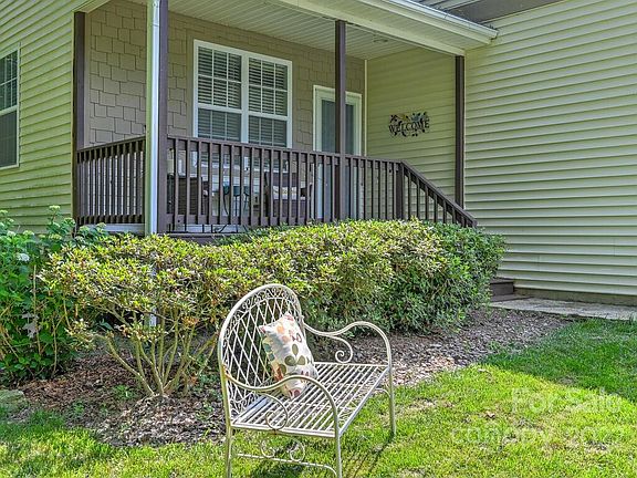 4th image of 46 S Cottage Ct