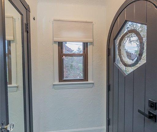 3rd image of 2876 Lakeview Ave