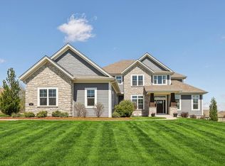 715 Cheviot Dr, Pewaukee, WI 53072