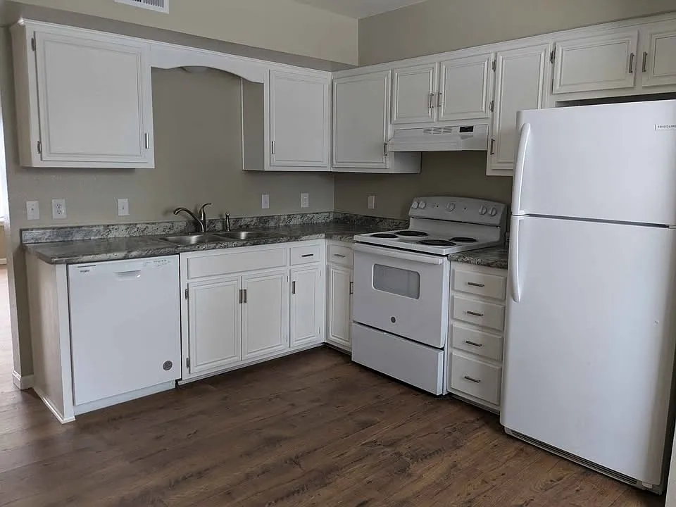 3 bed, 1.5 bath, $1,200 — Photo 4