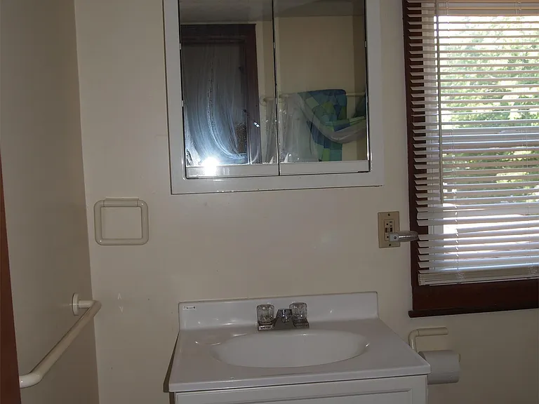 187 N West St — Photo 29