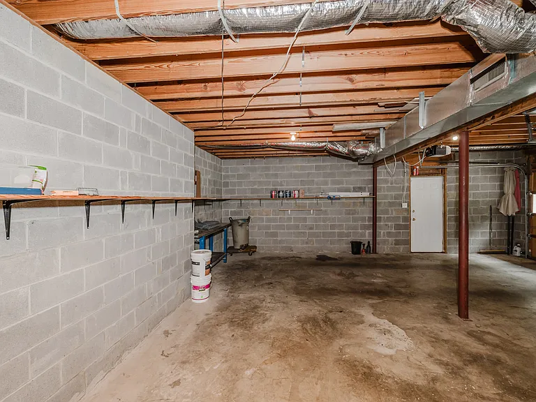 120 Lynn Dr — Photo 33
