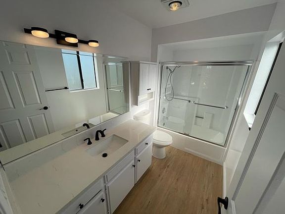 5th image of 1636 S Barrington Ave #103