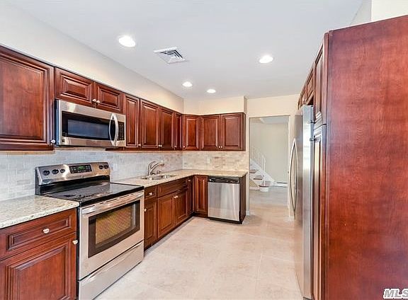 5th image of 10 Lou Ct