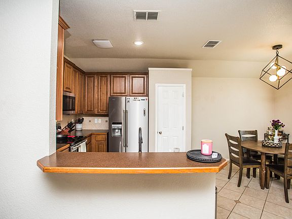 5th image of 607 N 8th St