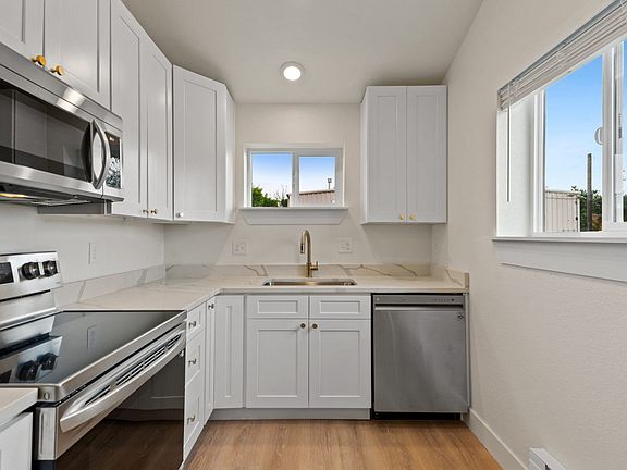 full kitchen with fridge, electric range/oven, microwave, and dishwasher