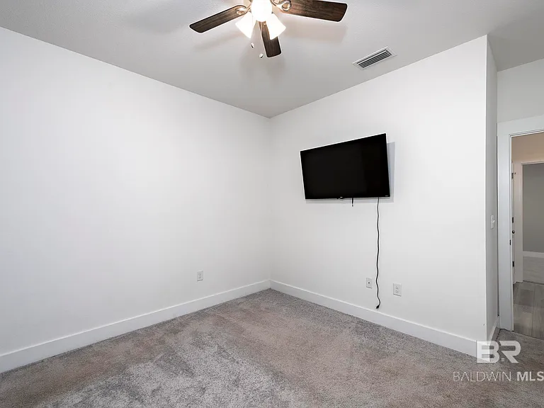 231 Bronze St — Photo 29