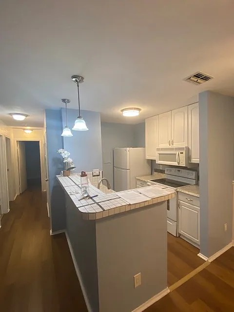 2 bed, 1.5 bath, 800 sqft, $1,750 — Photo 4