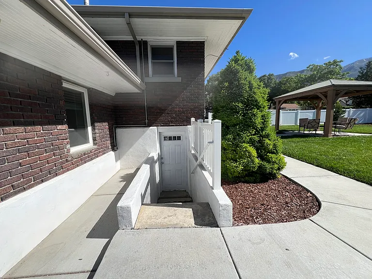 108 E Center St #B2 — Photo 2