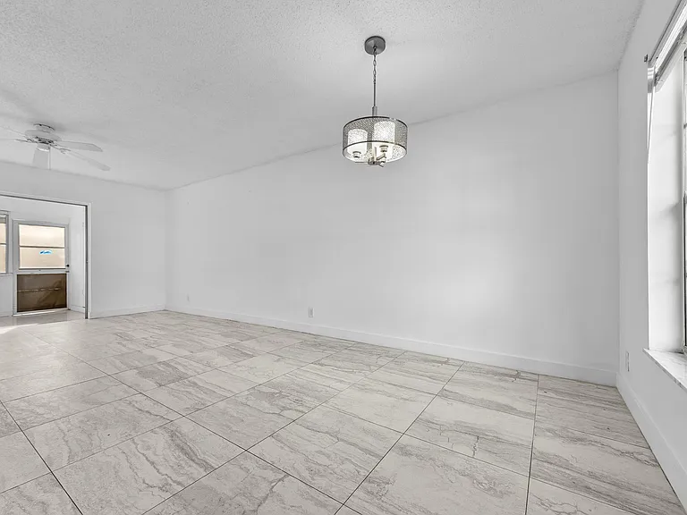 811 Salem Ln — Photo 7