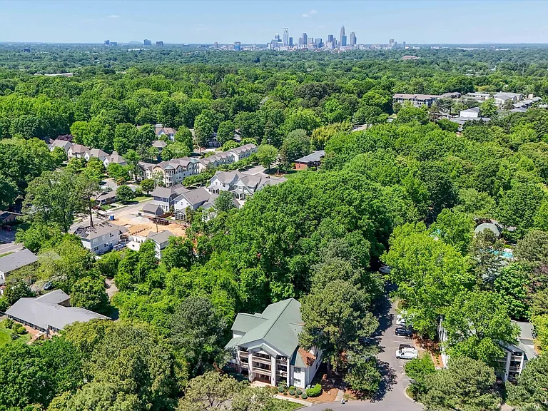 1052 Churchill Downs Ct #I — Photo 10
