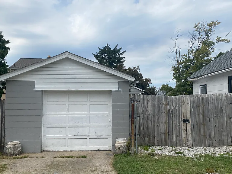 897 Campbell Ave — Photo 11