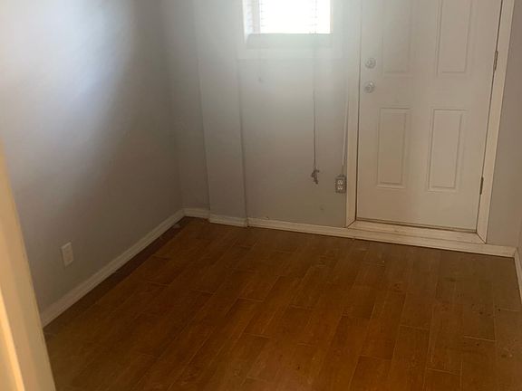 Half bedroom/Office