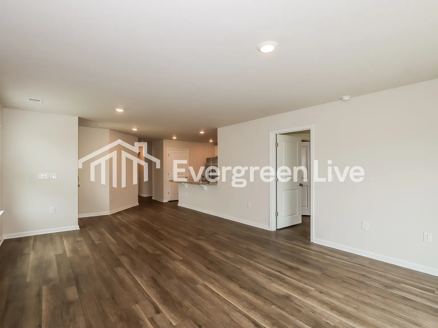 4 bed, 2.0 bath, 1597 sqft, $1,745 — Photo 3