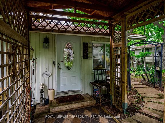 3rd image of 78 Whispering Waters Rd