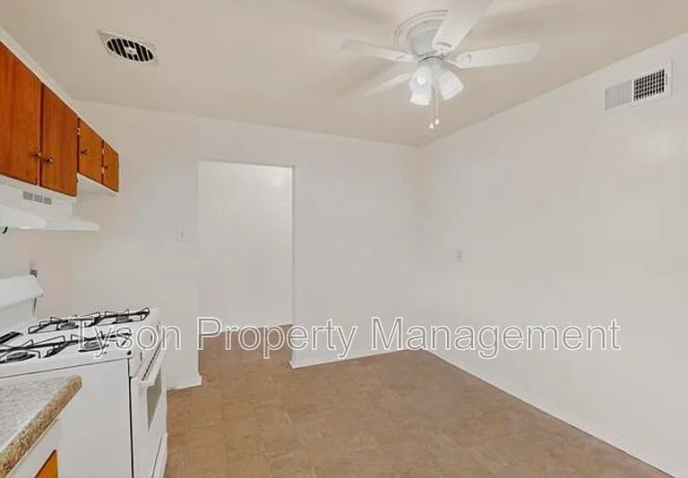 3503 Montclaire Dr NE — Photo 10