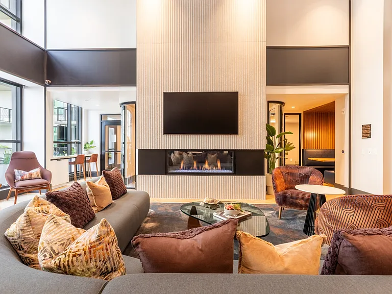 Momentum Midtown — Photo 25