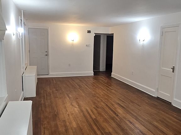 4th image of 949-955 E Walnut St