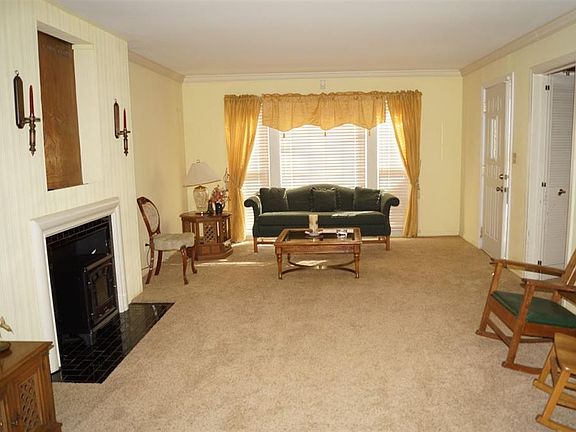 2nd image of 1118 W York Ave