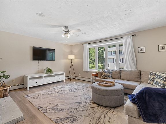3rd image of 49 Lexington Rd