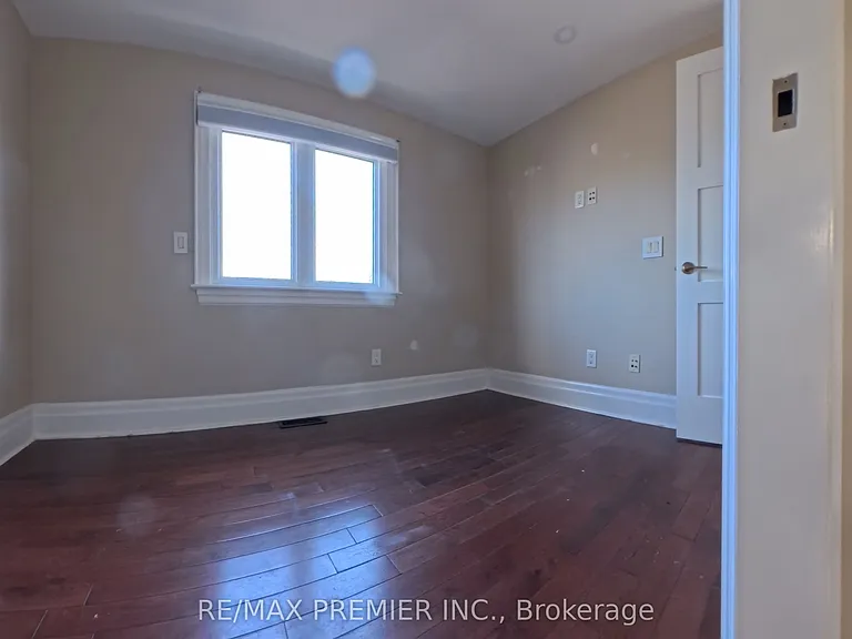 718 Bathurst St #2 — Photo 3