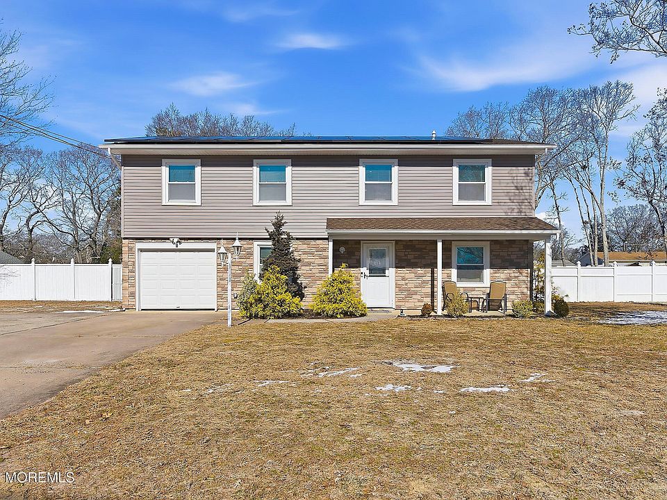 1st image of 202 Lawrence Drive