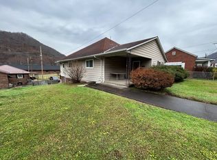 504 4th Ave, Montgomery, WV 25136