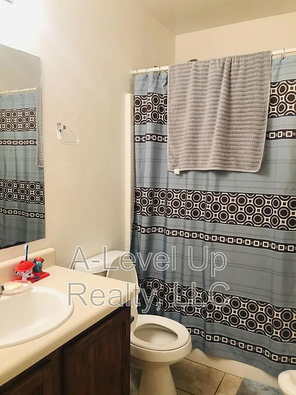 3 bed, 2.0 bath, 1320 sqft, $1,600 — Photo 4