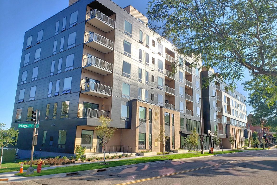 Irvine Exchange apartments community photo