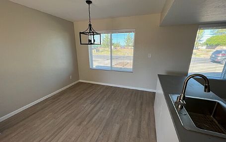 5th image of 2333 W Larkspur Dr