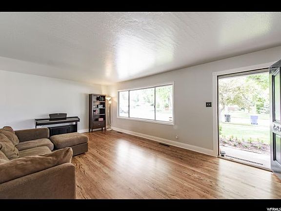 3rd image of 6505 S Hickory Ln