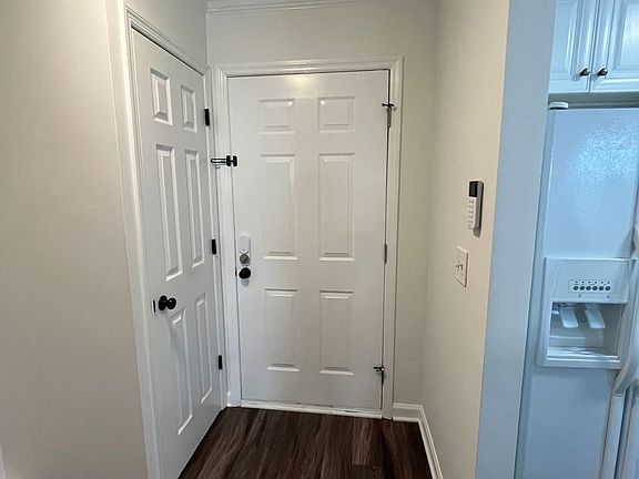 4th image of 154 Lullwater Dr #A