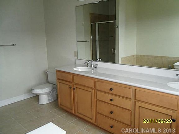 4th image of 128 Steinbeck Way APT C