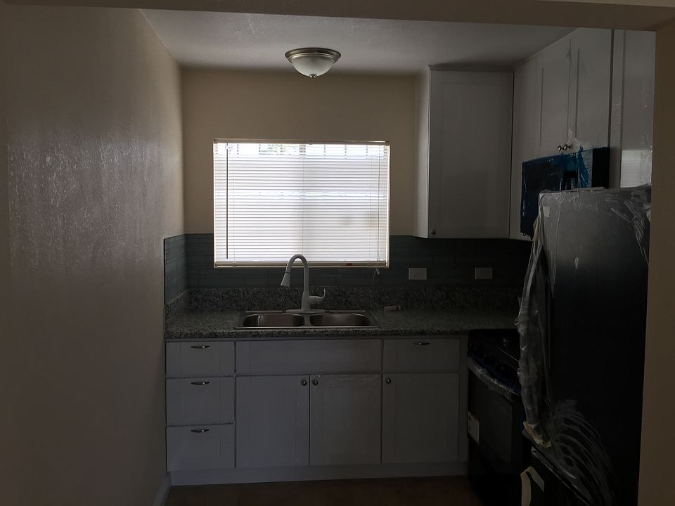 1st image of 3041 Franklin Ave