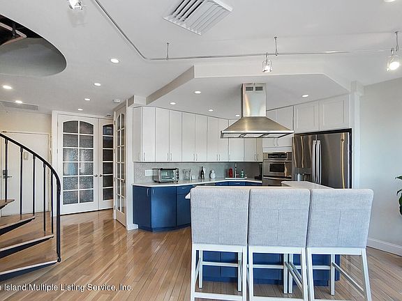 4th image of 10 Bay Street Lndg APT 8F