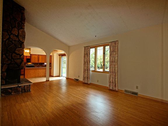 5th image of 3571 Shelburne Dr