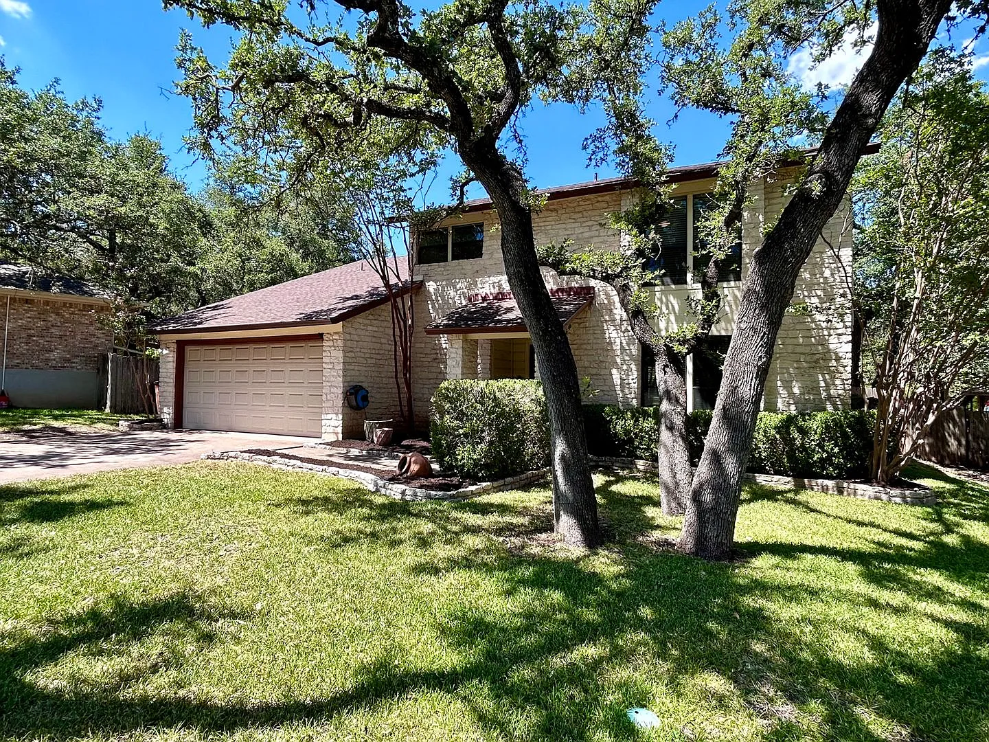 6802 Township Trl 78759 | 3 Bed 2.5 Bath $2795 — Photo 2