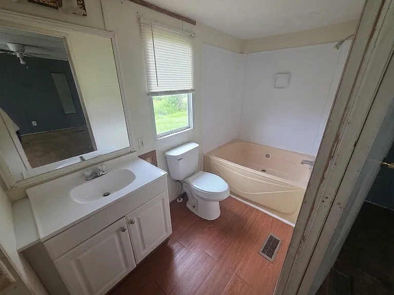 Oak Creek Estates MHC — Photo 9