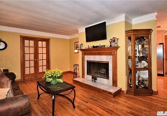 4th image of 217 Seville Blvd