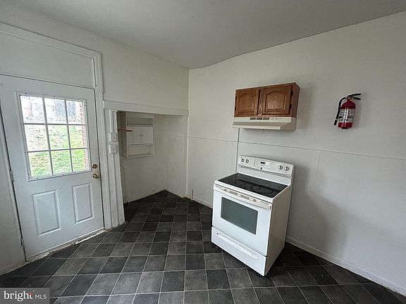 3rd image of 335 Smyser St