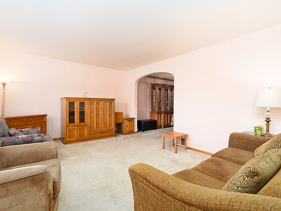 3rd image of 10709 S Avenue L
