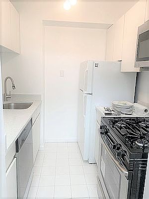 5th image of 250 E 40th St APT 7D