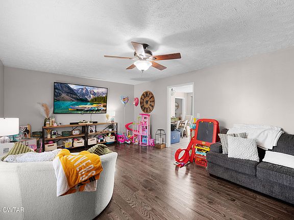 4th image of 341 Melodie Cir