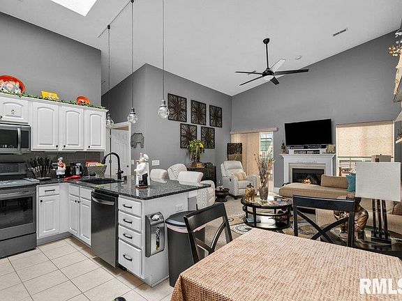 4th image of 3208 Holiday Ct
